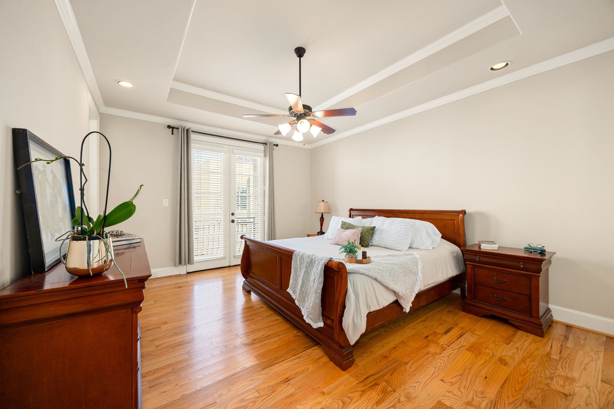 821 Lester Street Houston, TX 77007 - Photo 15 of 44 This timeless primary bedroom features ample natural light from French doors leading to the balcony.