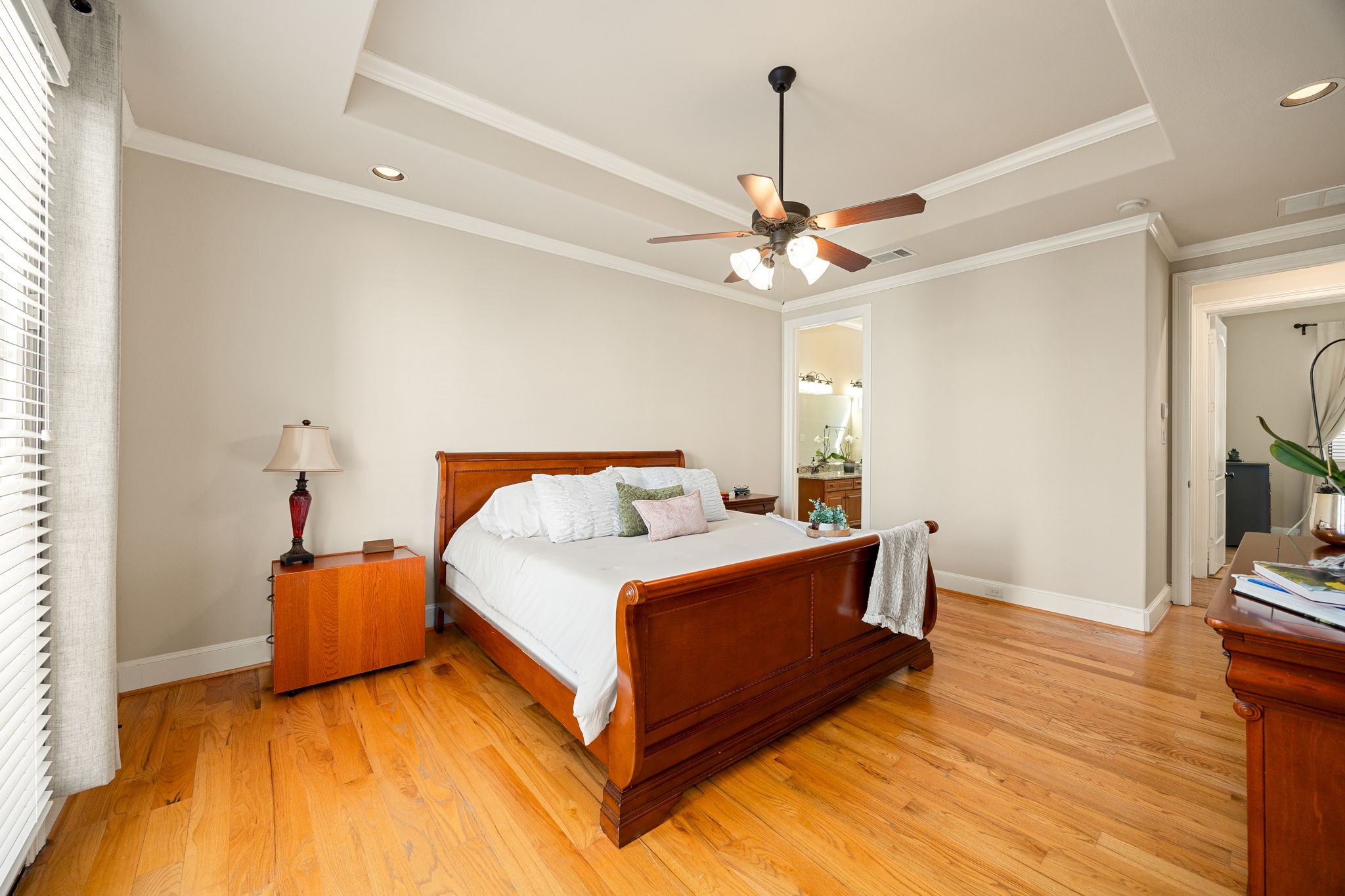 821 Lester Street Houston, TX 77007 - Photo 16 of 44 Primary bedroom is large with plenty of walls to display all your art and an architectural accent in the ceiling which adds depth and elegance.