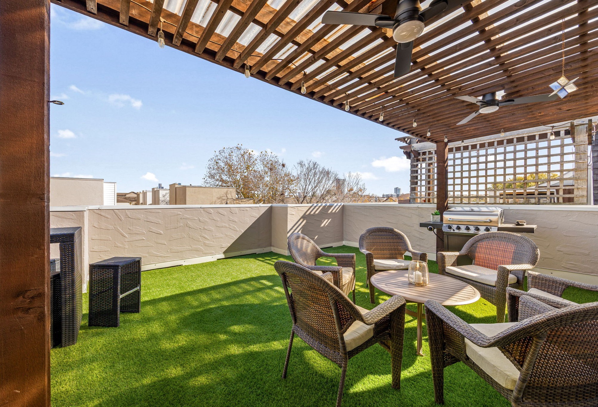 821 Lester Street Houston, TX 77007 - Photo 32 of 44 Who is ready for some grill time?