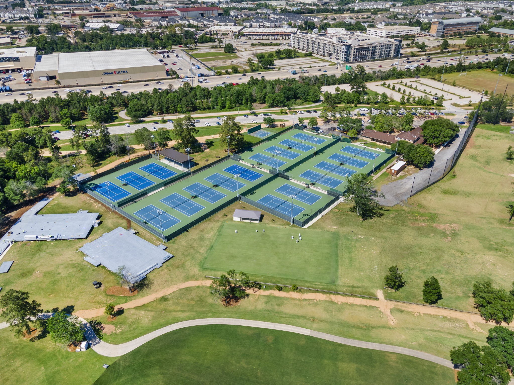 821 Lester Street Houston, TX 77007 - Photo 36 of 44 Run, bike or take a quick drive to Memorial Park, one of the largest urban parks in the U.S. with an 18 hole golf course, tennis, softball, cycling, running cycle and more amenities