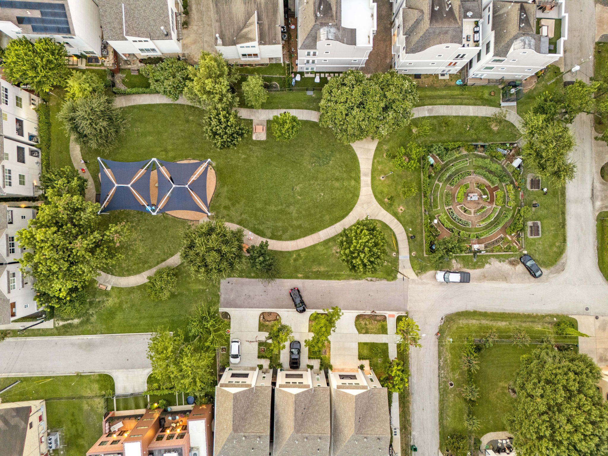 821 Lester Street Houston, TX 77007 - Photo 4 of 44 Neighborhood Nellie Keys Park and community garden are steps away from this home!