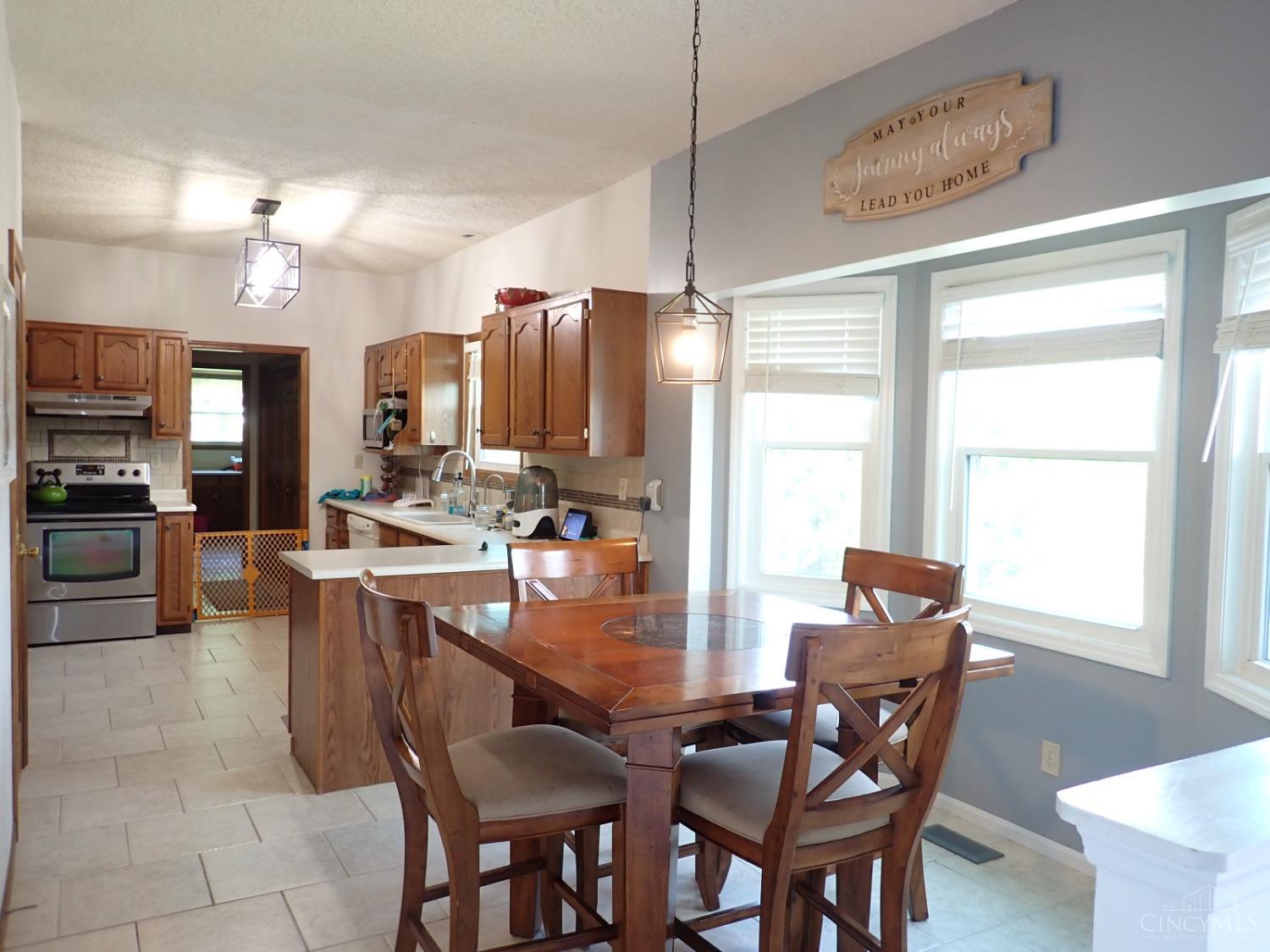 7850 Morris Road Hamilton, OH 45011 - Photo 5 of 52 Another view of the Kitchen with the Breakfast Nook.