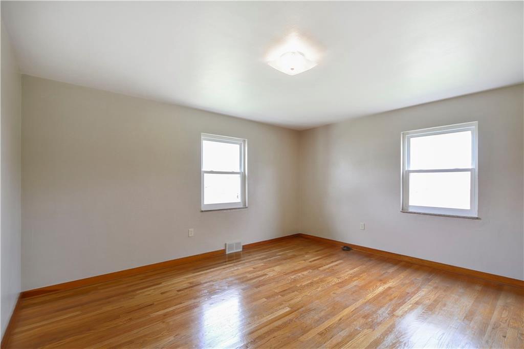 209 Goldsmith Road Pittsburgh, PA 15237 - Photo 12 of 20 Bedroom 1