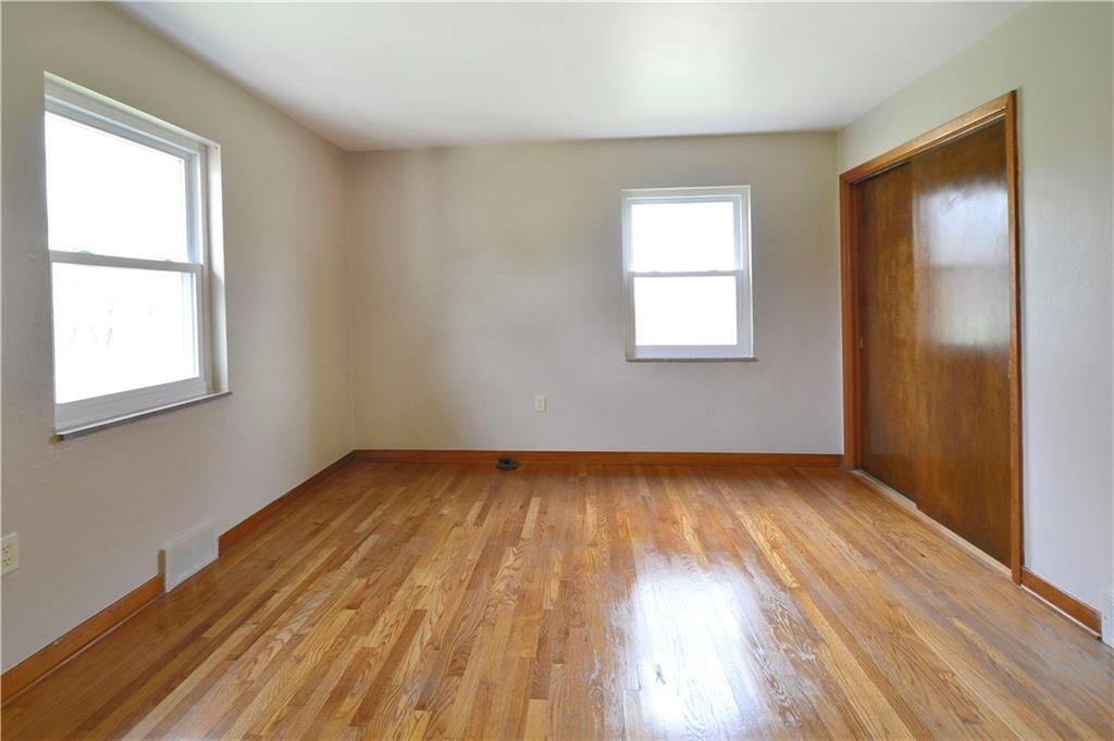 209 Goldsmith Road Pittsburgh, PA 15237 - Photo 13 of 20 Bedroom 1