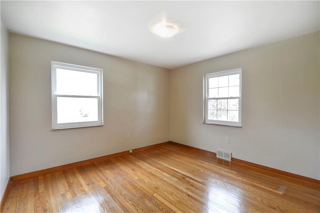 209 Goldsmith Road Pittsburgh, PA 15237 - Photo 14 of 20 Bedroom 2