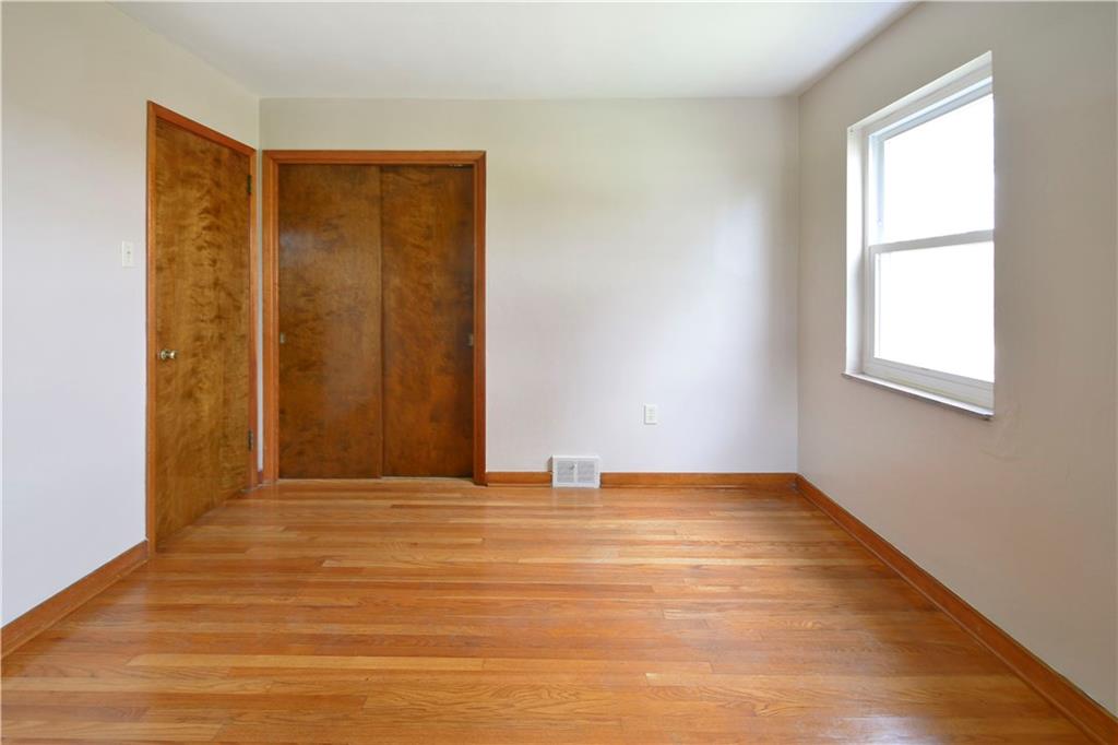 209 Goldsmith Road Pittsburgh, PA 15237 - Photo 15 of 20 Bedroom 2