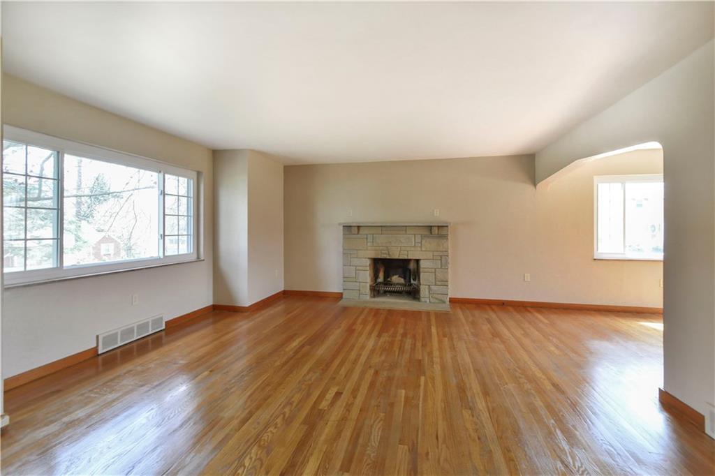 209 Goldsmith Road Pittsburgh, PA 15237 - Photo 3 of 20 Living Room