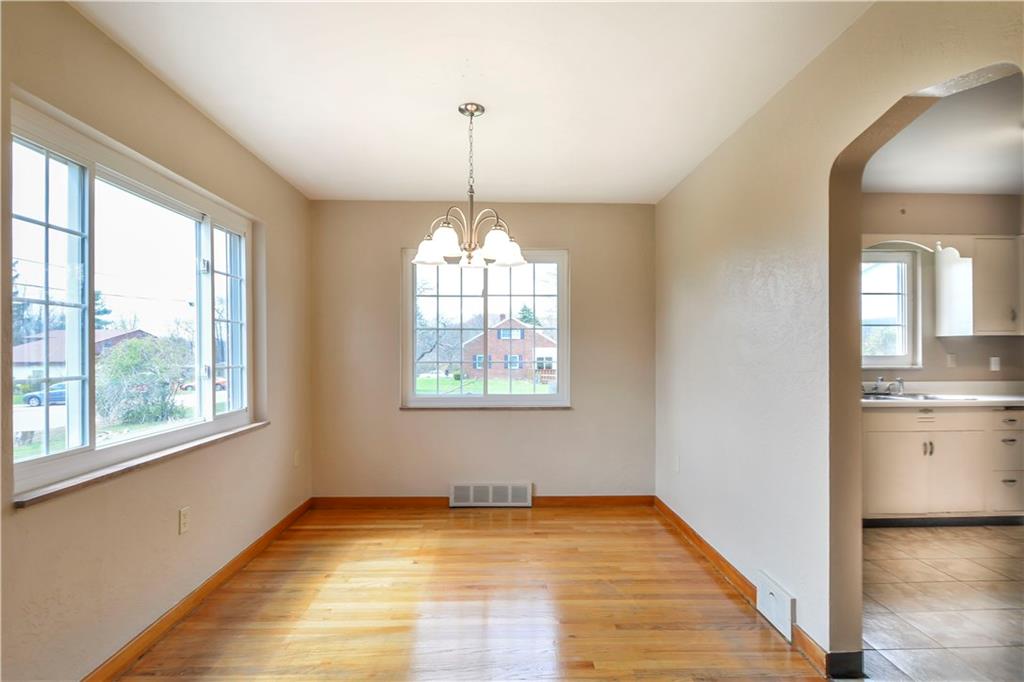 209 Goldsmith Road Pittsburgh, PA 15237 - Photo 6 of 20 Dining Room
