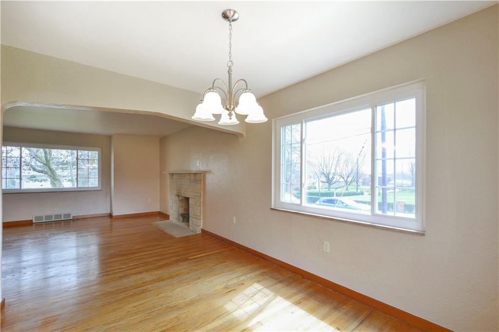 209 Goldsmith Road Pittsburgh, PA 15237 - Photo 7 of 20 Dining Room