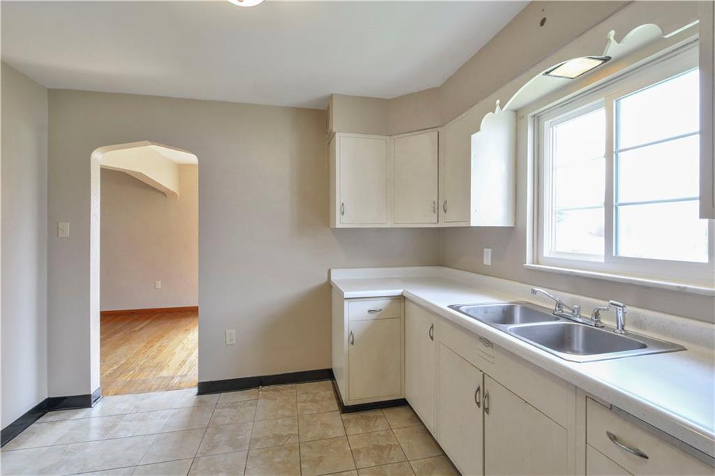 209 Goldsmith Road Pittsburgh, PA 15237 - Photo 9 of 20 Kitchen
