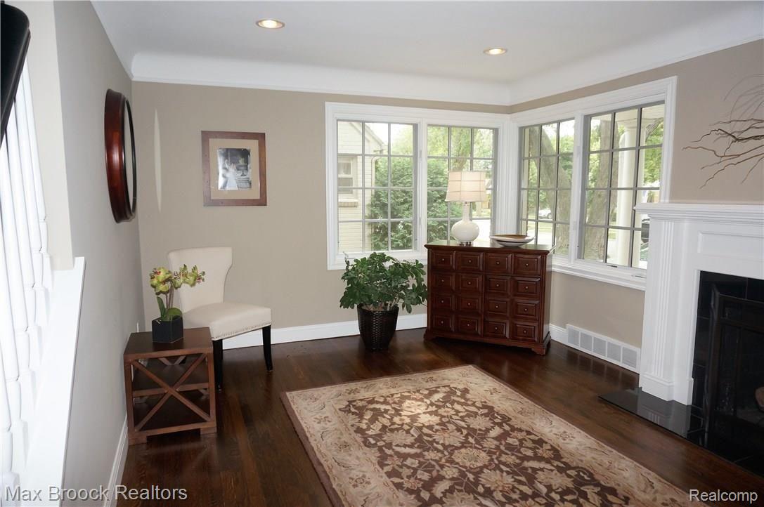 2253 Pembroke Road Birmingham, MI 48009 - Photo 6 of 62 LR Lots of Natural Light
