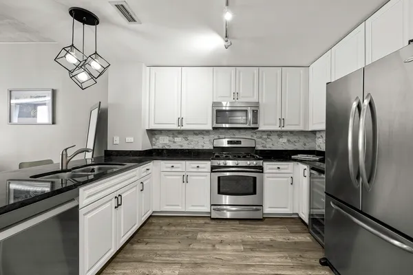 $3,050 | 845 North Kingsbury Street, Unit 412, Chicago, IL 60610