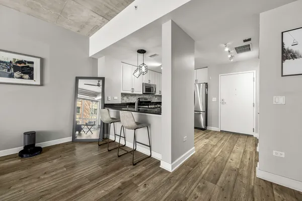 $3,050 | 845 North Kingsbury Street, Unit 412, Chicago, IL 60610