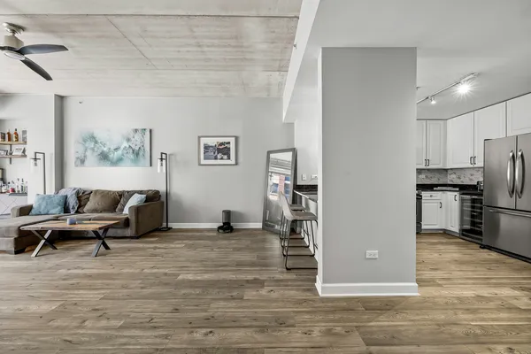 $3,050 | 845 North Kingsbury Street, Unit 412, Chicago, IL 60610