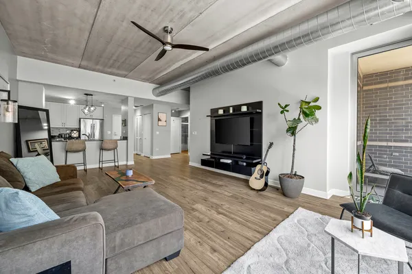 $3,050 | 845 North Kingsbury Street, Unit 412, Chicago, IL 60610