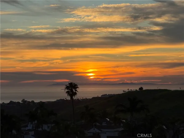 a view of entryway with a front door
