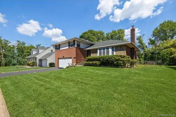 $1,249,000 | 4 Birchwood Park Drive, Syosset, NY 11791