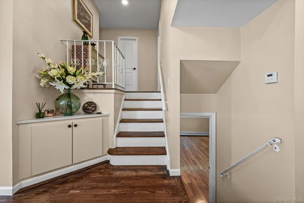 $1,249,000 | 4 Birchwood Park Drive, Syosset, NY 11791