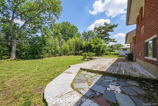 $1,249,000 | 4 Birchwood Park Drive, Syosset, NY 11791