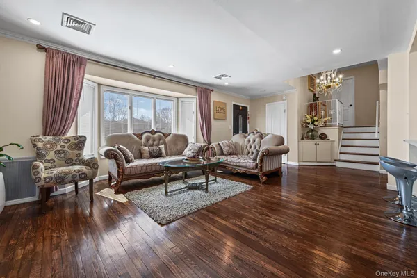 $1,249,000 | 4 Birchwood Park Drive, Syosset, NY 11791