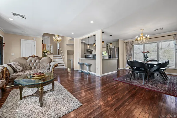 $1,249,000 | 4 Birchwood Park Drive, Syosset, NY 11791