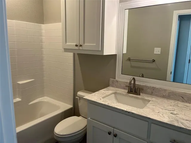 $2,300 | 1043 County Road, Glen Rose, TX 76043