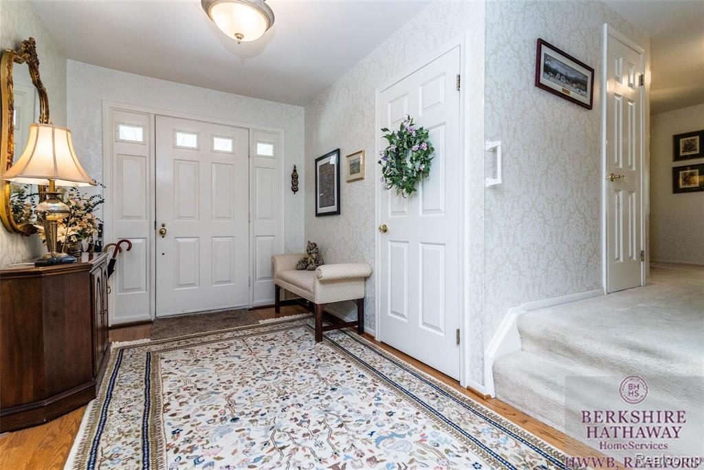 25233 Wykeshire Road Farmington Hills, MI 48336 - Photo 8 of 45