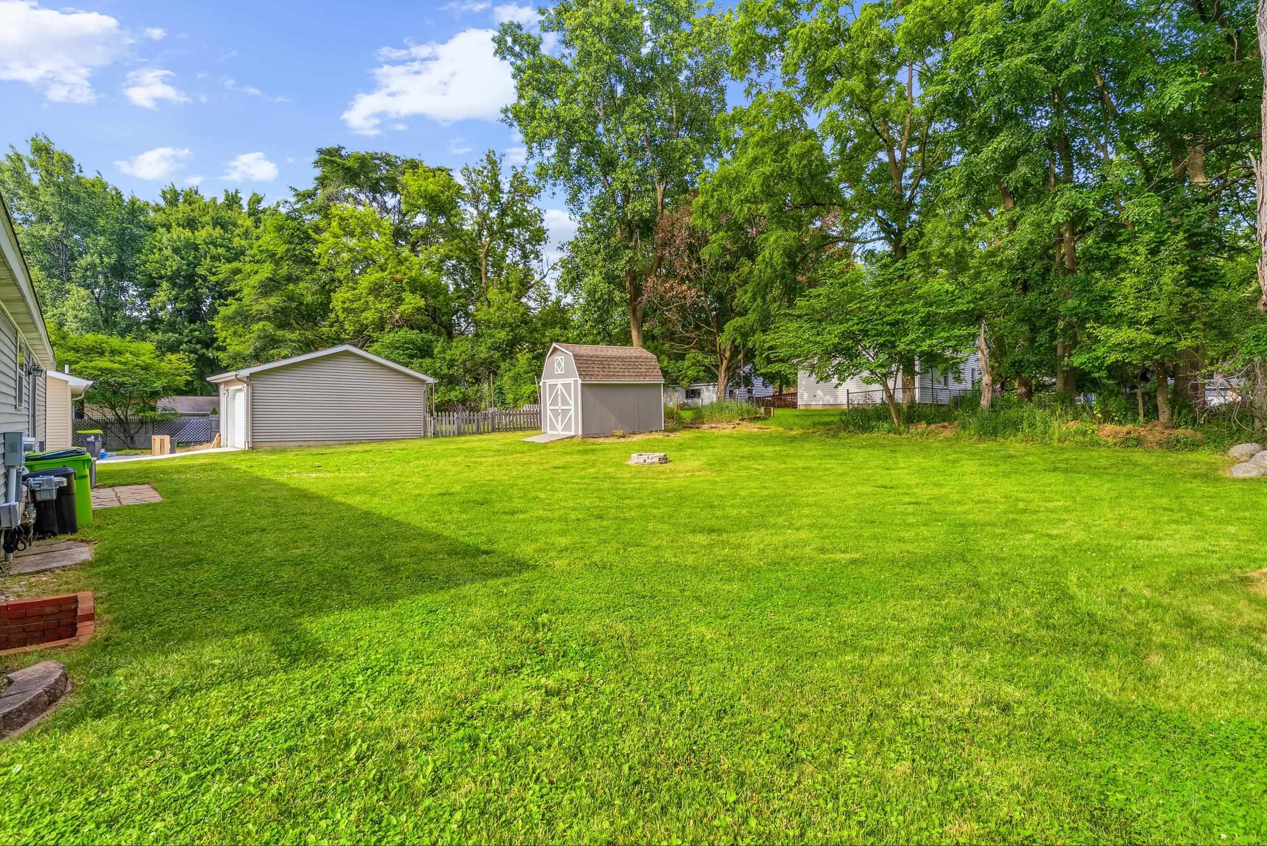 880 North East Street Fenton, MI 48430 - Photo 7 of 33 50213327-5807b379-c87e-47ad-bb39-fc7ae8ee15c2.JPG