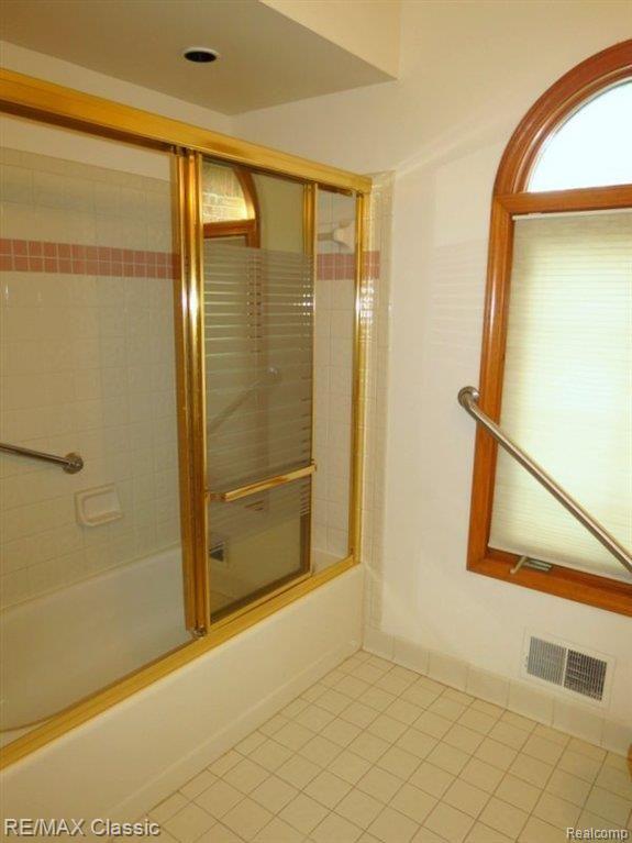962 Ridge Court, Unit 139 Brighton, MI 48116 - Photo 17 of 24 Additional View of Bathroom
