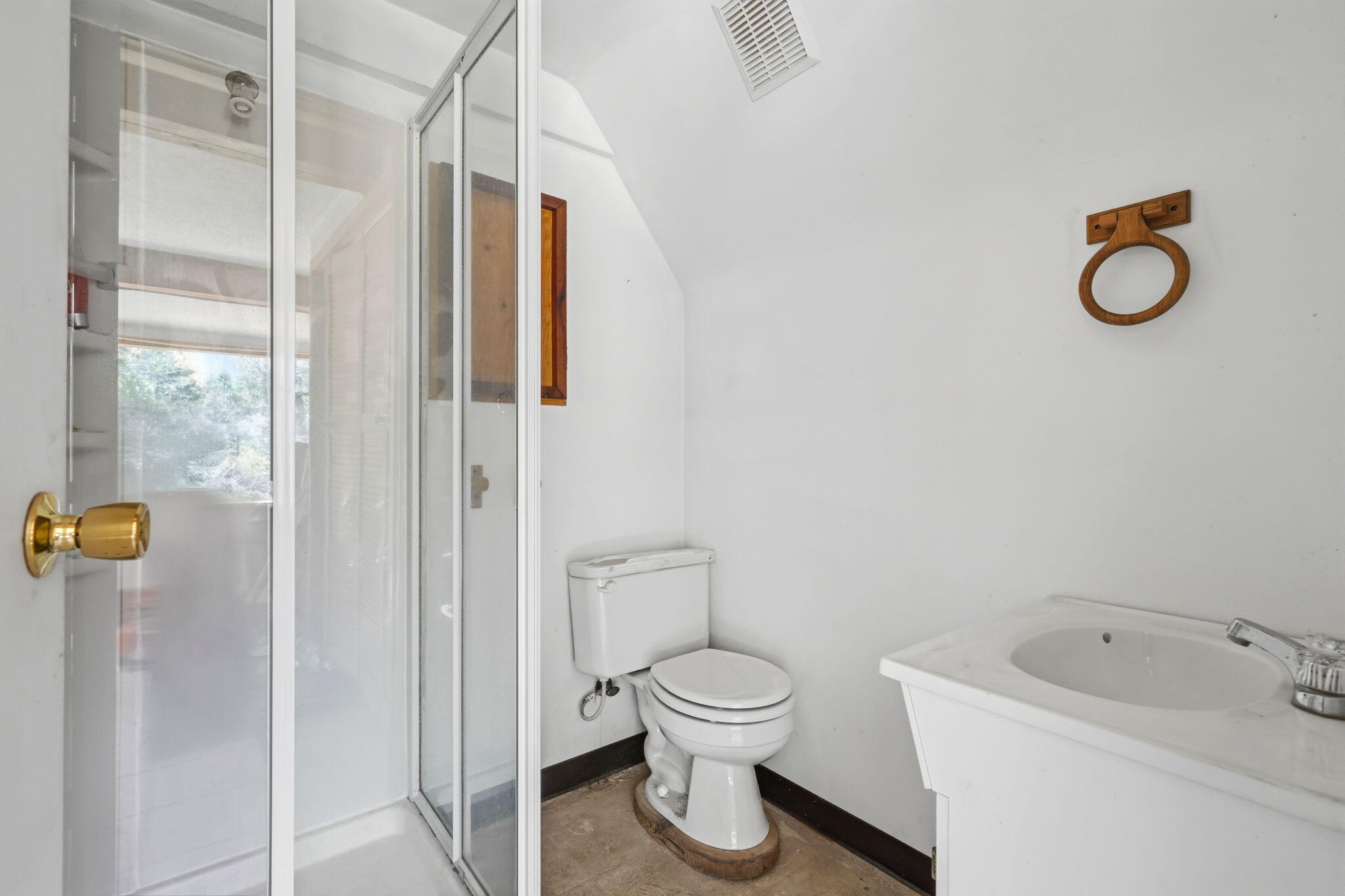 697 Loop Drive Springville, CA 93265 - Photo 39 of 55 a bathroom with a toilet sink and shower