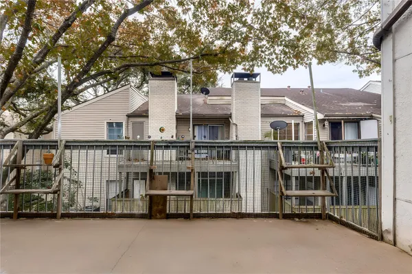 $1,300 | 9707 Richmond Avenue, Unit 34, Houston, TX 77063