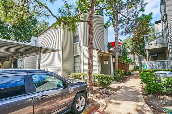 $1,300 | 9707 Richmond Avenue, Unit 34, Houston, TX 77063