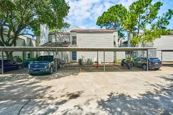 $1,300 | 9707 Richmond Avenue, Unit 34, Houston, TX 77063