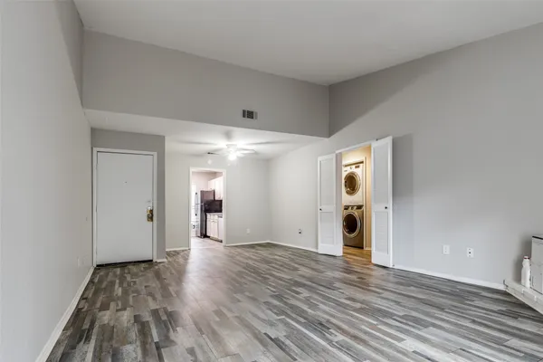$1,300 | 9707 Richmond Avenue, Unit 34, Houston, TX 77063