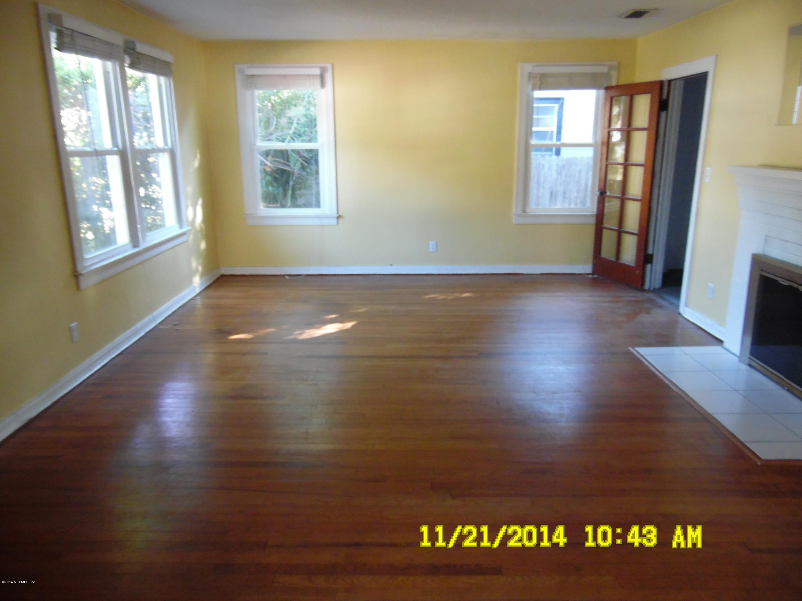 4620 Birkenhead Road Jacksonville, FL 32210 - Photo 11 of 22 Living room