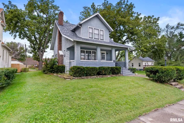 $130,000 | 217 40th Street, Moline, IL 61265