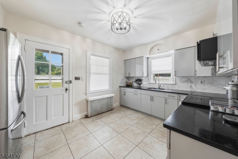 668 Greenbrook Road North Plainfield, NJ 07063 - Photo 8 of 26 Gallery Image 8