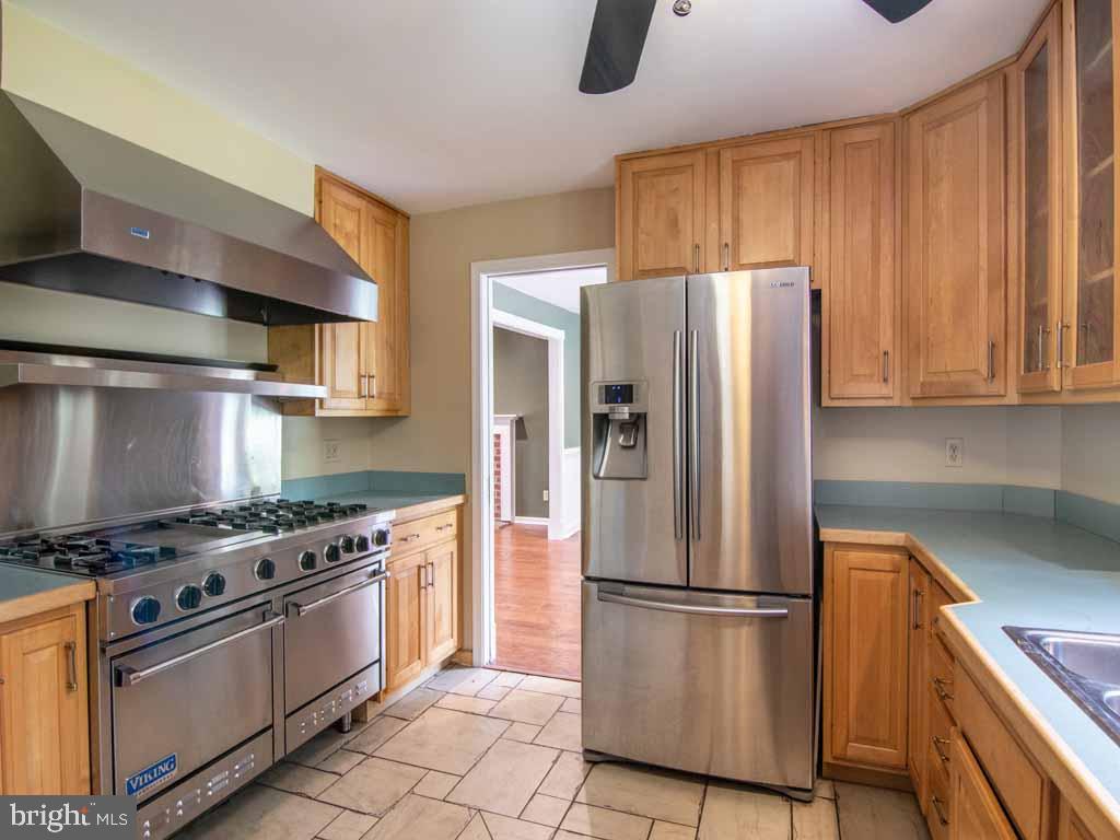 315 Saly Road Yardley, PA 19067 - Photo 2 of 43 Viking stove in the kitchen