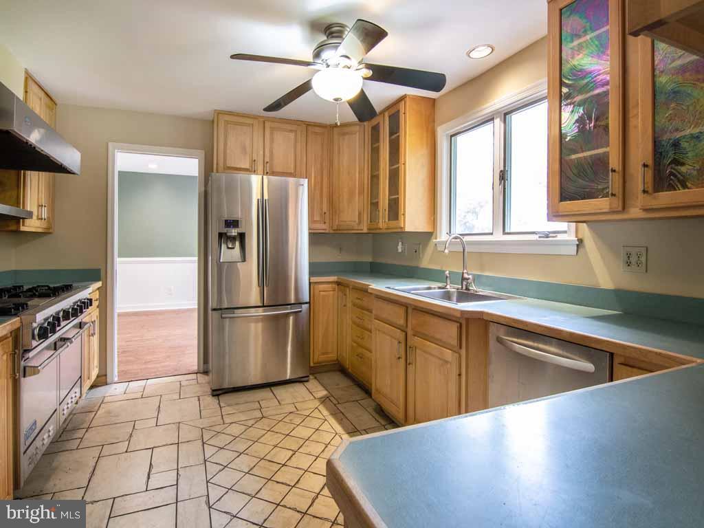 315 Saly Road Yardley, PA 19067 - Photo 11 of 43 Loads of counter space for cooking