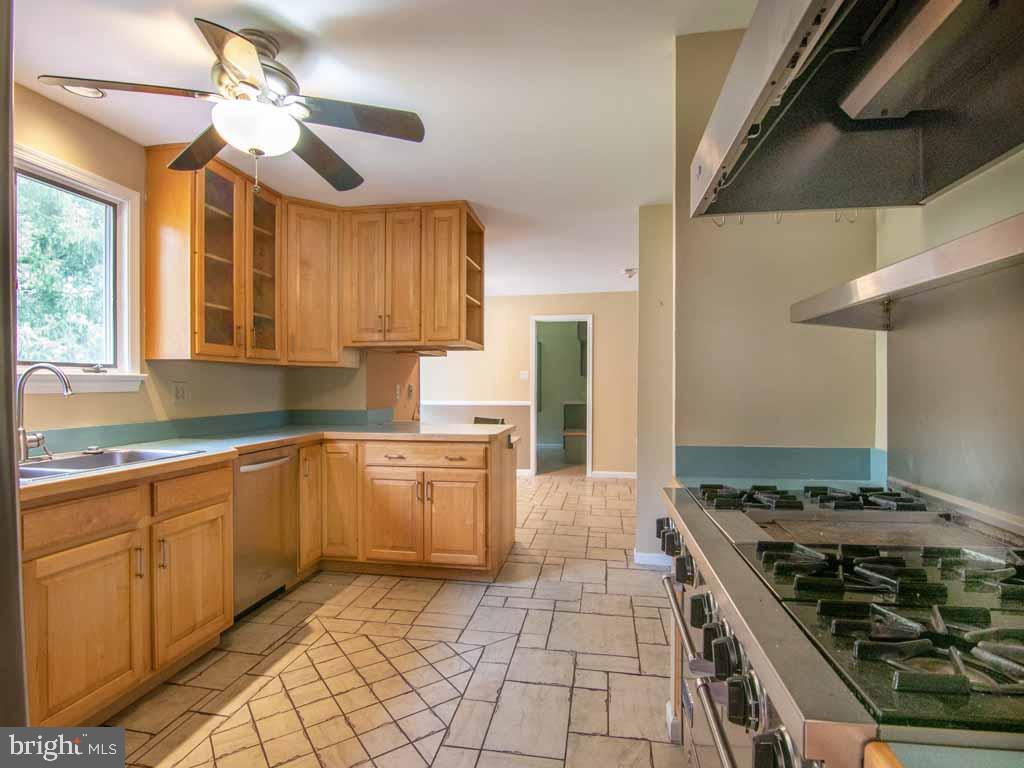 315 Saly Road Yardley, PA 19067 - Photo 12 of 43 Large open kitchen area
