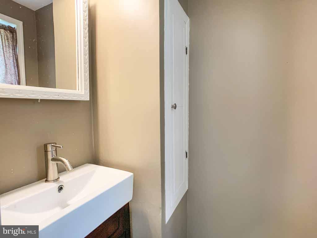 315 Saly Road Yardley, PA 19067 - Photo 27 of 43 Main floor bathroom