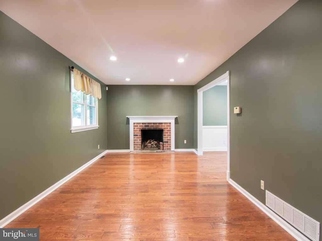 315 Saly Road Yardley, PA 19067 - Photo 4 of 43 Living room with gas FP