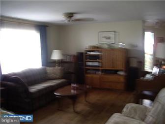 25 Nassau Road Lumberton, NJ 08048 - Photo 6 of 12 Living Room