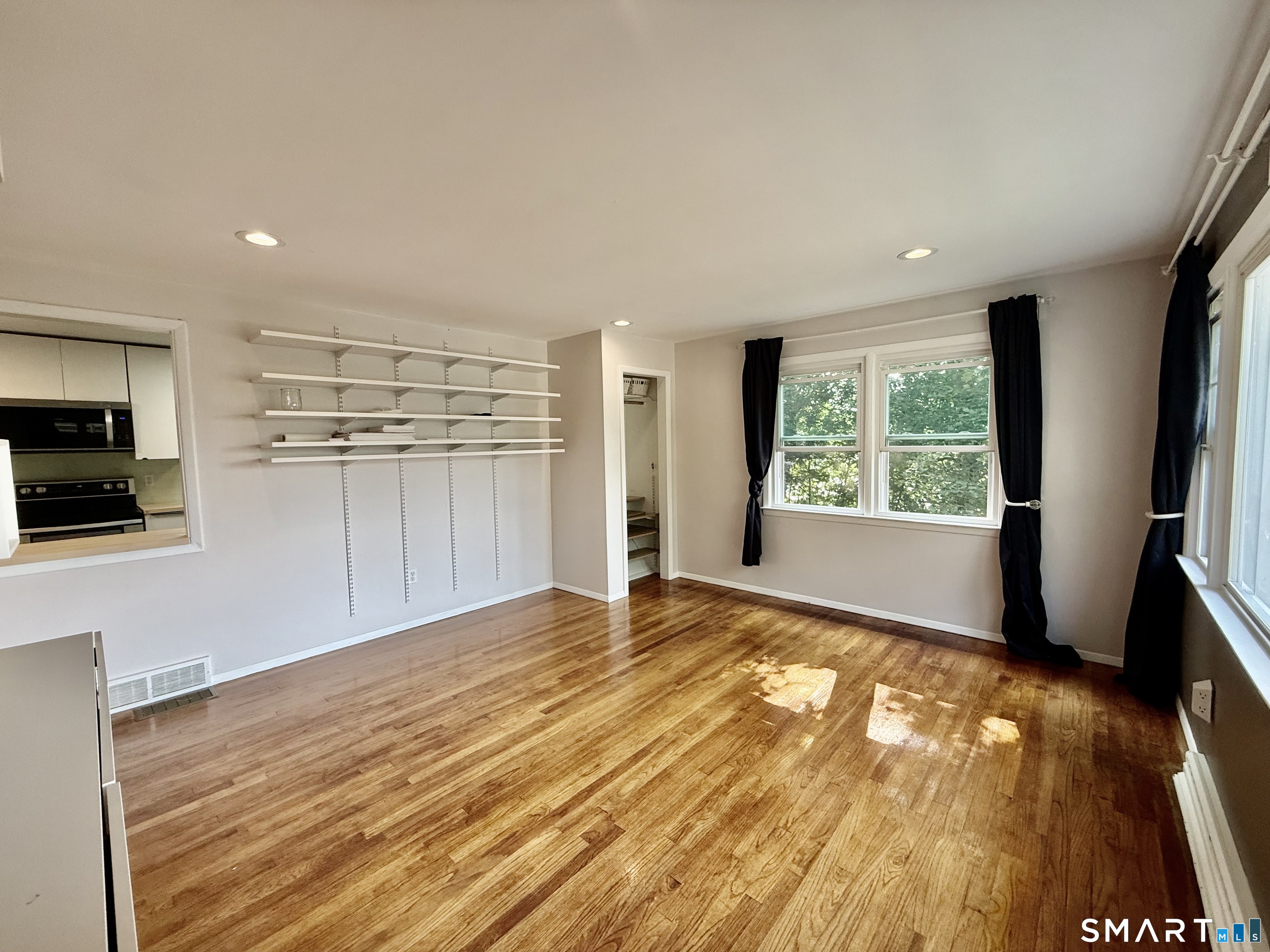 220 Foxon Hill Road New Haven, CT 06513 - Photo 2 of 17 Gallery Image 2