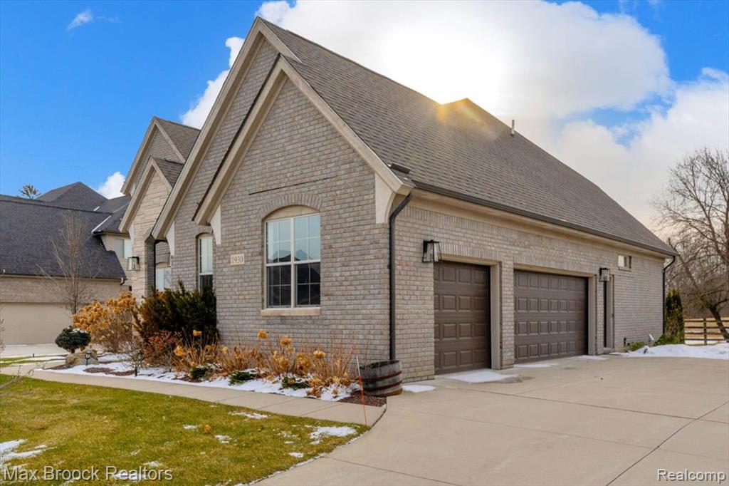 1930 Nottingham Drive Rochester Hills, MI 48307 - Photo 2 of 43