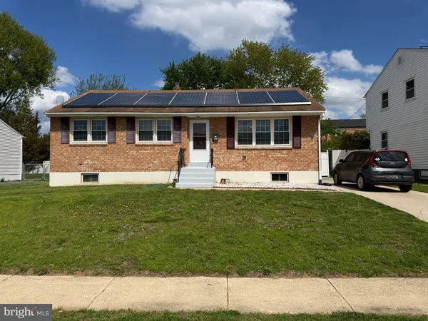 $345,000 | 106 East Lunenburg Drive, New Castle, DE 19720