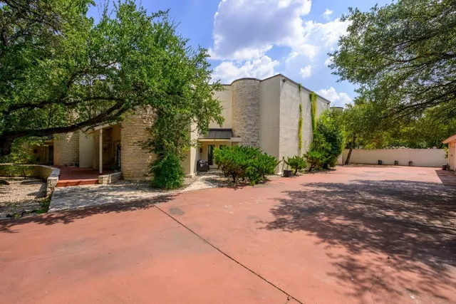 $469,000 | 1 Crystal Springs Court, Unit G, The Hills, TX 78738