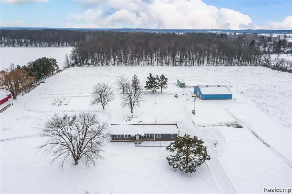 847 West Castle Road Fostoria, MI 48435 - Photo 2 of 26
