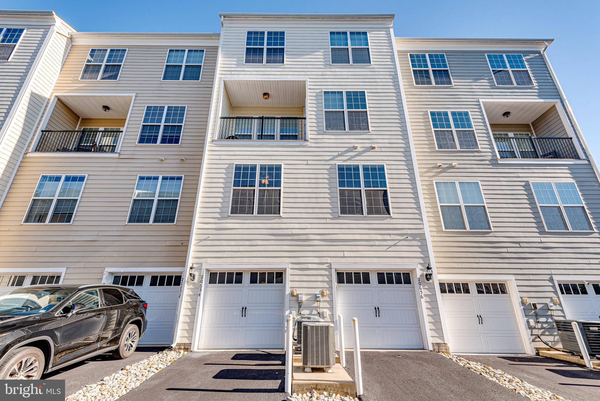 20654 Sibbald Square Ashburn, VA 20147 - Photo 41 of 43 a front view of a residential apartment building with a yard
