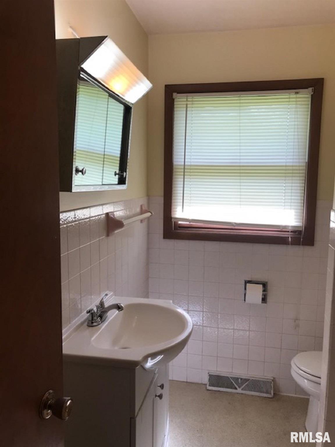 17519 River Road North Cordova, IL 61242 - Photo 10 of 19 Gallery Image 10